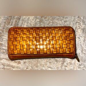 EUC 𝑴𝒂𝒅𝒆 𝑰𝒏 𝑰𝒏𝒅𝒊𝒂 𝑤𝑜𝑣𝑒𝑛 𝑙𝑒𝑎𝑡ℎ𝑒𝑟 𝑤𝑎𝑙𝑙𝑒𝑡